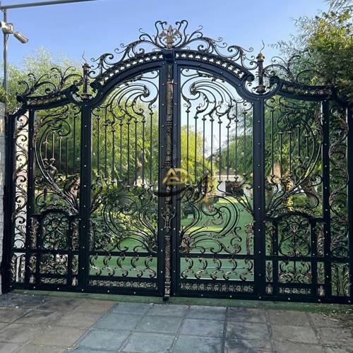 خرید درب حیاط فرفورژه در اصفهان