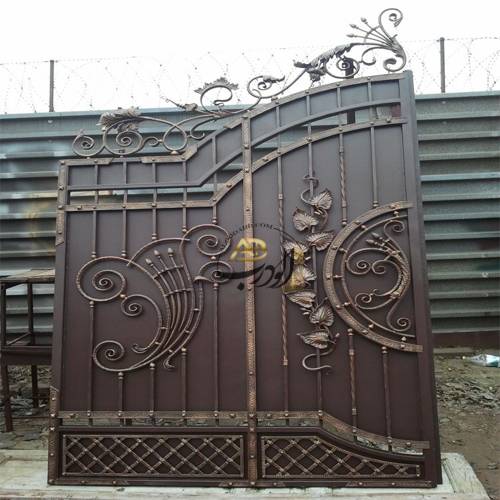 طراحی و ساخت درب فلزی حیاط در اصفهان
